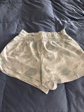 Light Sage Patterned Calla Women’s Athletic Shorts
